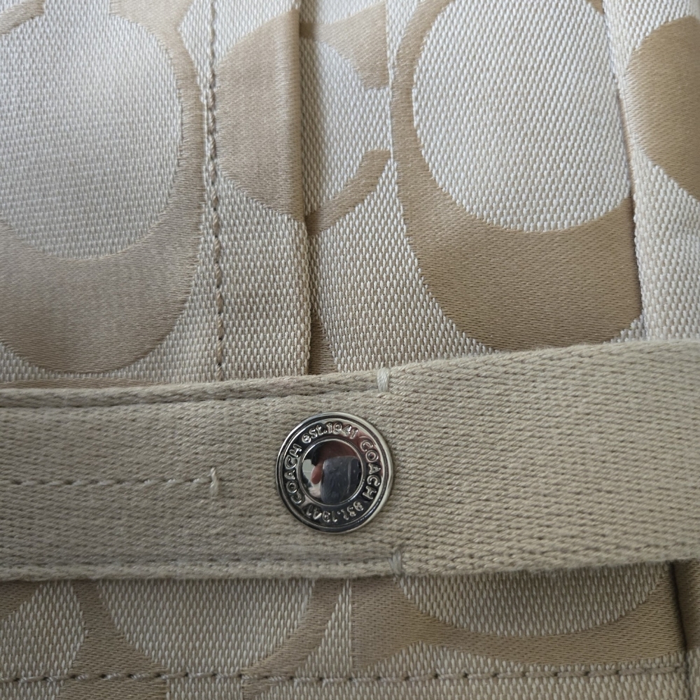 Coach Beige/Tan Signature Canvas Weekender Duffle Bag With White Leather - Picture 11 of 14